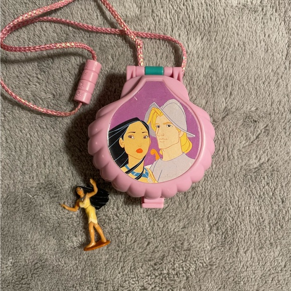 Vintage 90s Disney Pocahontas Playset - one figure - Picture 3 of 4